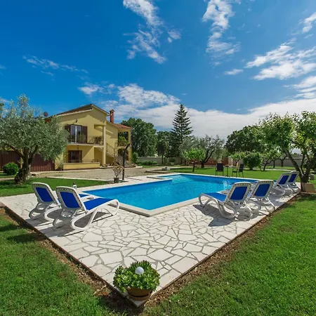 Adelia, Unweit Von * Porec
