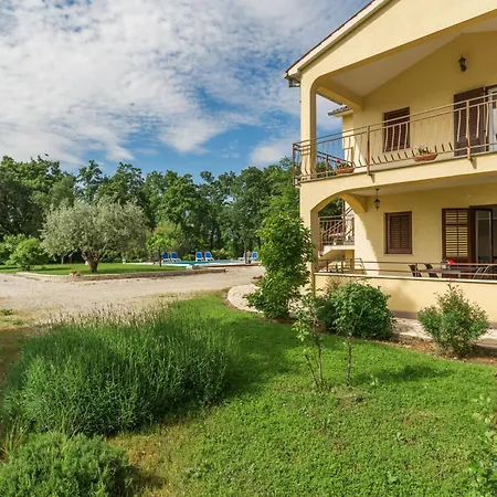 Adelia, Unweit Von Apartment