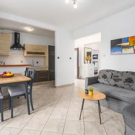 Apartment Adelia, Unweit Von Porec