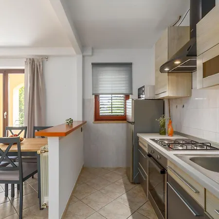 Adelia, Unweit Von Apartment